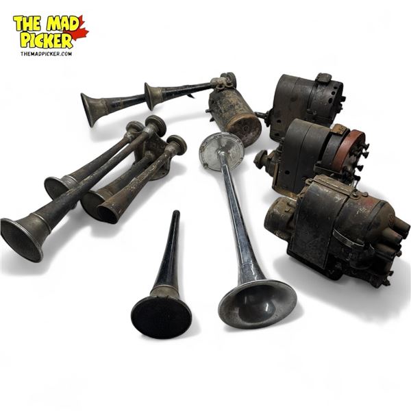 Assorted Vintage Car Parts : Magneto's & Horns