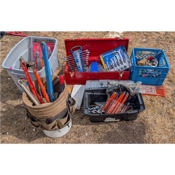 LOT OF ASSORTED HANDTOOLS