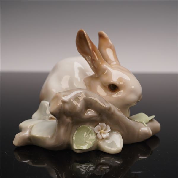 Lladro Porcelain Figurine, Rabbit Eating, Brown 01004772