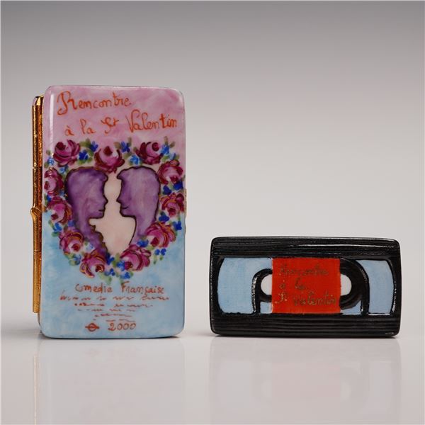 Artoria Limoges Miniature Rencontre a la St Valentin Porcelain Box