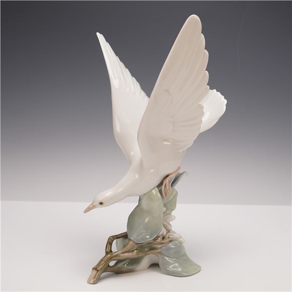 Lladro Figurine, Turtle Dove 01004550