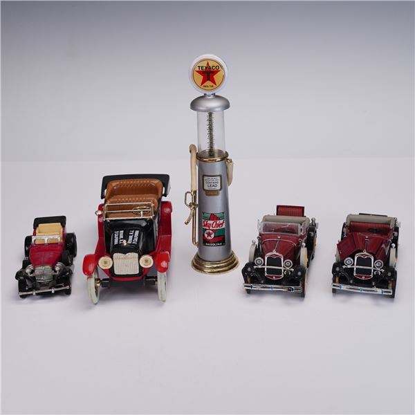 5pc Diecast Model Cars & Texaco Sky Chief Gas Pump