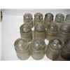 Image 2 : 18 clear glass insulators