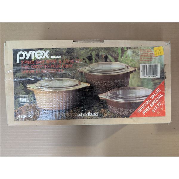 470-6-S Pyrex Brand 3 Piece Bake Serve And Store Set w/ Original Box