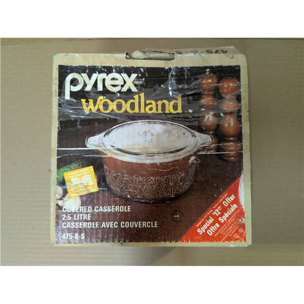 475-6-S Pyrex Woodland Covered Casserole 2.5 Litre w/ Original Box