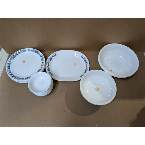 Lot of Corelle By Corning Dinner ware 28 Piece Set (Ok Condition)