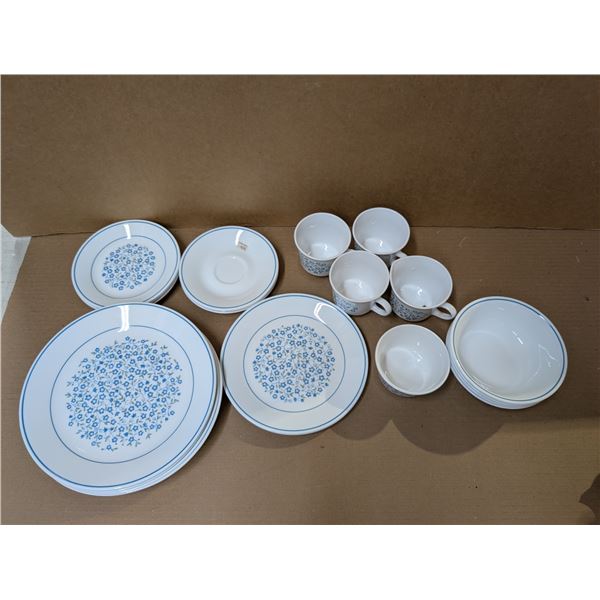 Great Condition Corelle Blue Heather 27 Piece Dinnerware Set