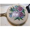 Image 2 : 437.  SMART’S BROCKVILLE #6, CAST IRON FRYNG PAN, HAND PAINTED WITH ROSES ON BACK
