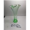 Image 1 : 465.  GREEN GLASS VASE DOES NOT GLOW
