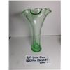 Image 2 : 465.  GREEN GLASS VASE DOES NOT GLOW