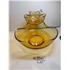 Image 2 : 490.  AMBER CHIP AND DIP SET, WITH BOWL BRACKET