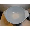 Image 4 : 493.  444, 4 QT, PYREX BLUE CINDERELLA MIXING BOWL