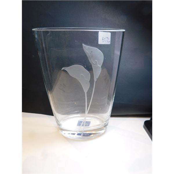 509.  MACASA CALLA LILY VASE