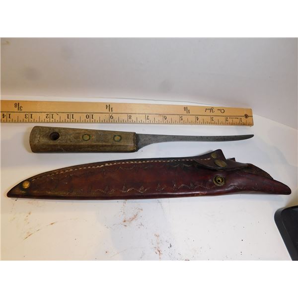 539.  VINTAGE BONING, FISHING KNIFE, WITH LEATHER CASE