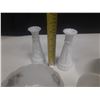 Image 4 : 13 Pieces of Milk Glass