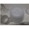 Image 7 : 13 Pieces of Milk Glass