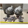 Image 1 : 2 garden statues and candle holder