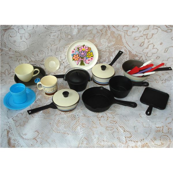 Play Dishware  Vintage