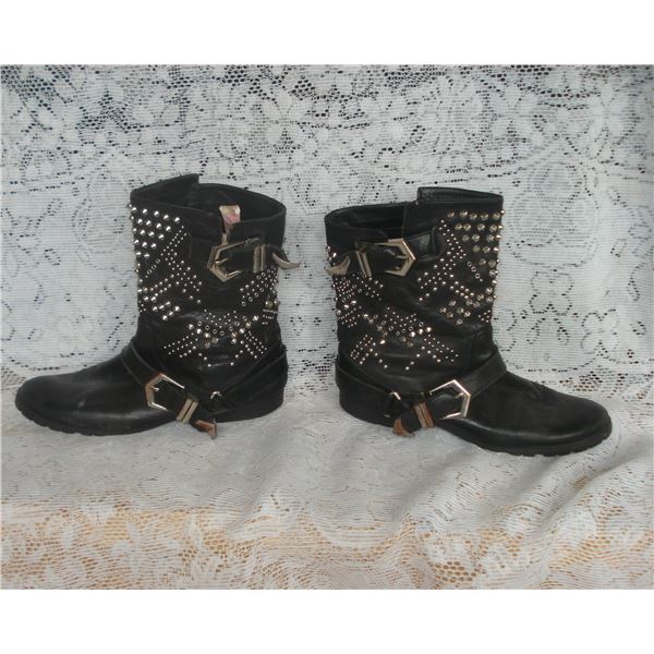 Soft Studded Leather Boots  Zara Woman  37