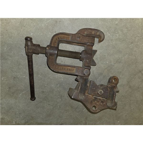Bench Mount Pipe Vise (Works)