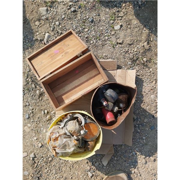 Lot of misc. (wooden box, reflector, lamp, fittings, connectors)