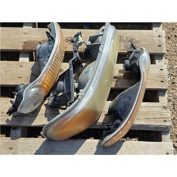 2 GMC yukon signal lights and 1 head light for GMC yukon