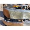 Image 2 : 2 GMC yukon signal lights and 1 head light for GMC yukon