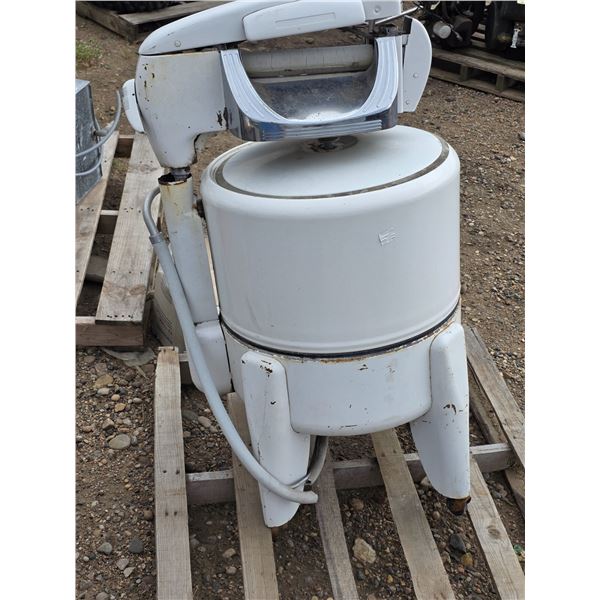 Vintage round washer- untested