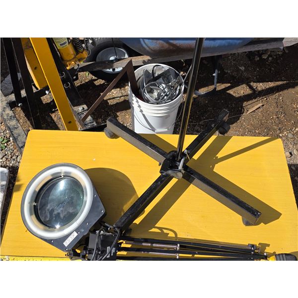 Craftex Magnifying Work light on stand or clamp on