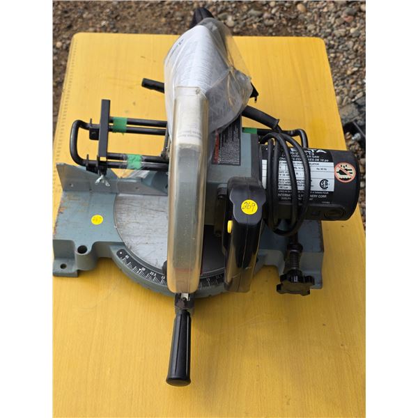 Delta 10" Compound Miter Saw (Works Good) c/w Blade, Extensions , Clamp, Manllel