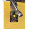 Image 2 : Hydraulic Jack c/w Tire Wrench