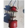 Image 2 : Vintage Coleman Model 200 Gasoline Lantern (Red)