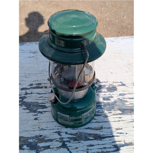 Coleman Globe No.4 w/ Pyrex Glass Model 32IB w/ Wood Box