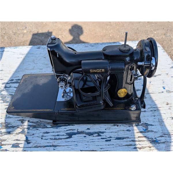 Singer Sewing Machine (Portable) w/ Carry Case (not Tested)