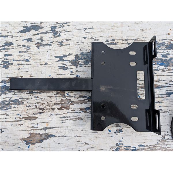 Curt Hitch-Mounted Winch mount 21.5"x13.5"