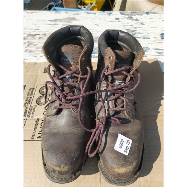 1 Pair of Great Lakes by Wolverine (Size 9 1/2) Thermalite Steel Toe Oil Resistant, SAE Approved Wor