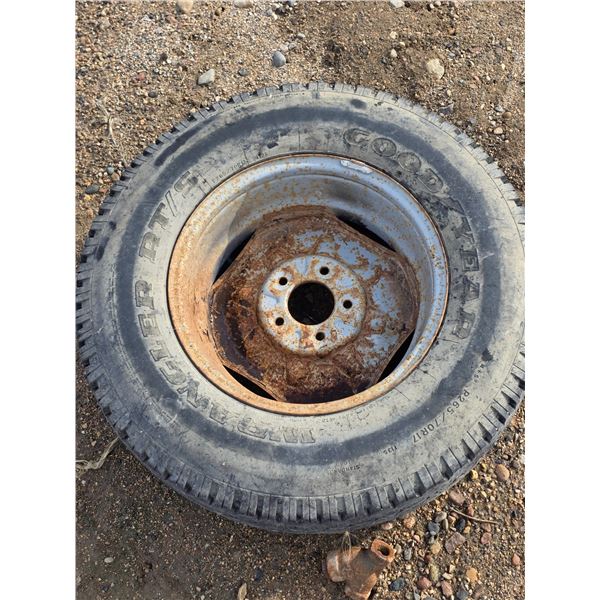 Goodyear tire and rim- size p265/70R17 and 5 bolt rim