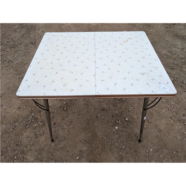 Small Dinning Table 29.5"x30"x36" (fine Condition)