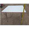 Image 4 : Small Dinning Table 29.5"x30"x36" (fine Condition)