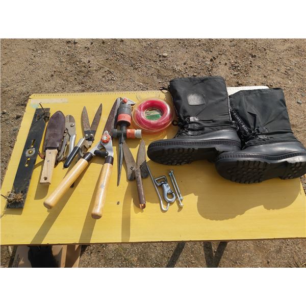 Lot of Hardware (Garden tools)
