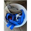 Image 1 : Bucket of straps