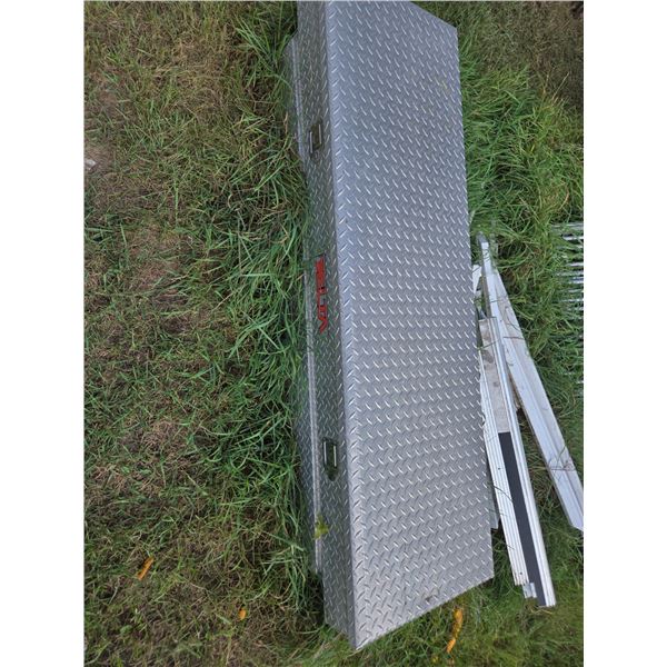 lot 852 delta truck tool box