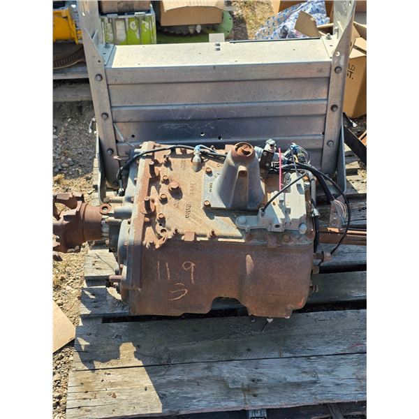 Transmission and battery box for a 2004- 9200 internation
