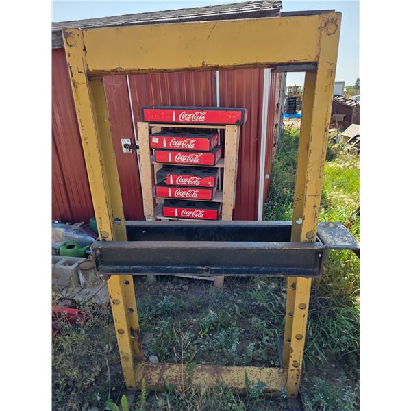 Frame for a hydraulic press