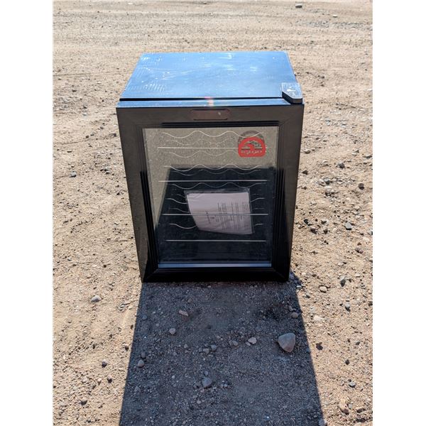 12 Bottle Wine Cooler Igloo Brand (Possibly Never Used Good Condition) Model: FRW120