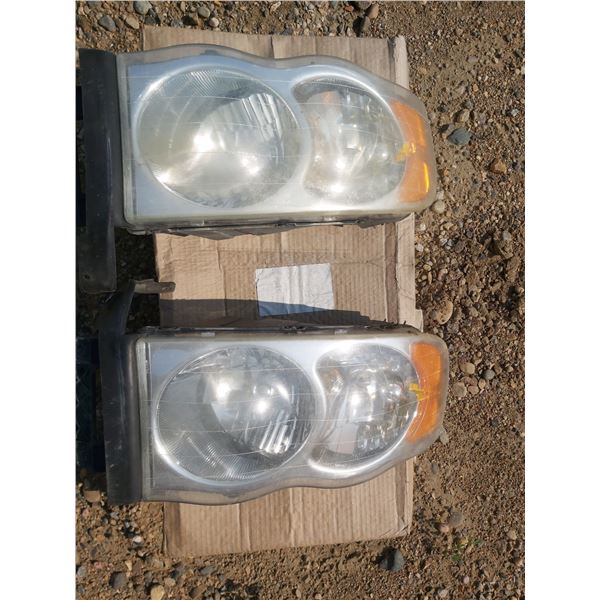 Pair of automobile headlights (left and right)