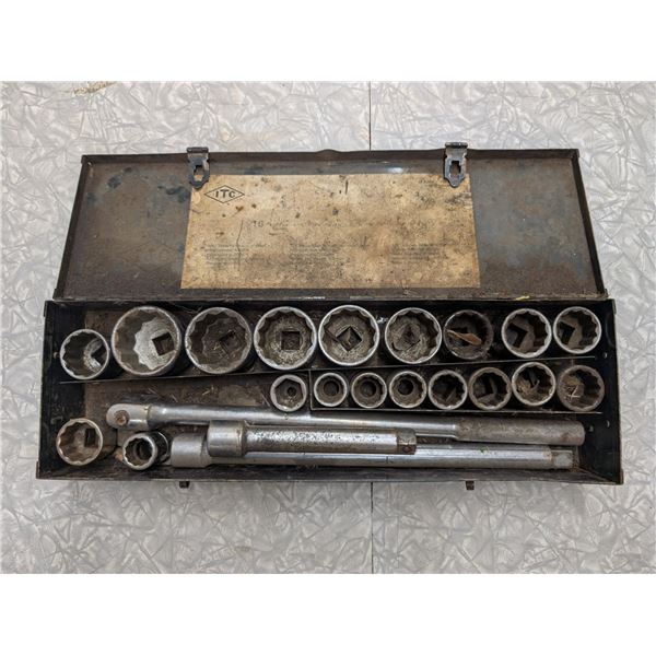 3/4 Reversible Ratchet Handle Socket Set w/ case (Fine Condition)