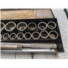 Image 4 : 3/4 Reversible Ratchet Handle Socket Set w/ case (Fine Condition)