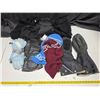 Image 1 : Lot of toques and gloves