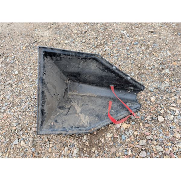 Poly Cupped Auger Flighting (Good Condition) (31"x23"x17")